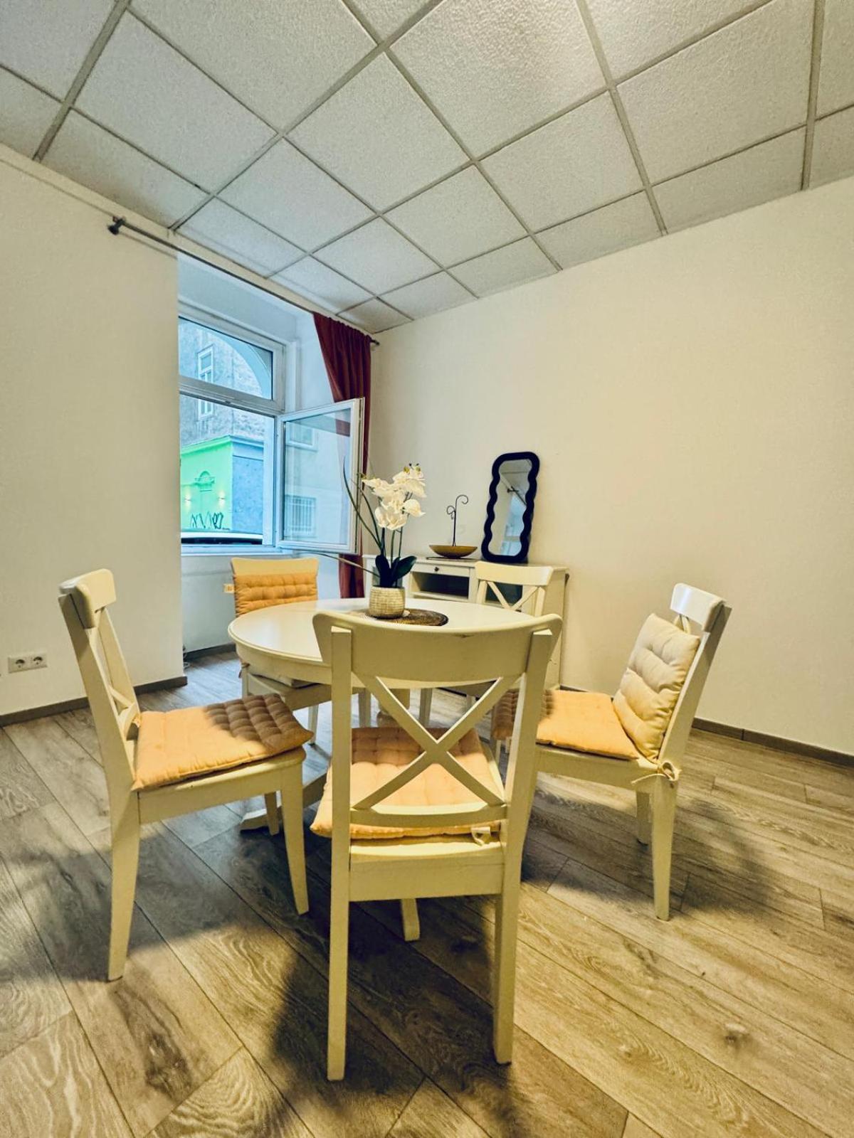 Amazing 2Br Apartment Near Praterstern فيينا المظهر الخارجي الصورة