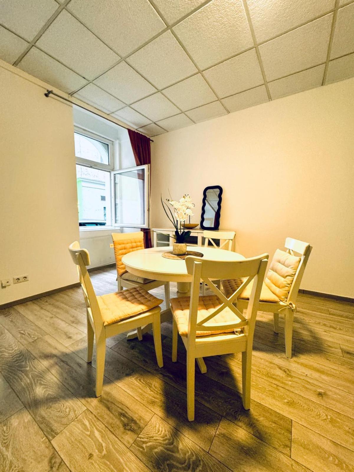Amazing 2Br Apartment Near Praterstern فيينا المظهر الخارجي الصورة
