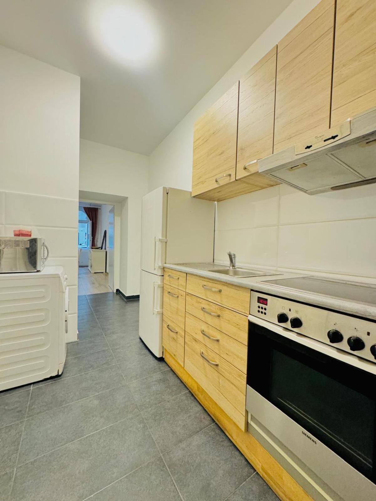 Amazing 2Br Apartment Near Praterstern فيينا المظهر الخارجي الصورة